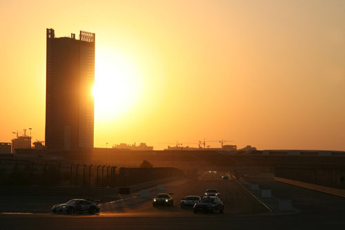 24h of Dubai: Kox geniet niet lang van race, kanshebbers liggen op de loer